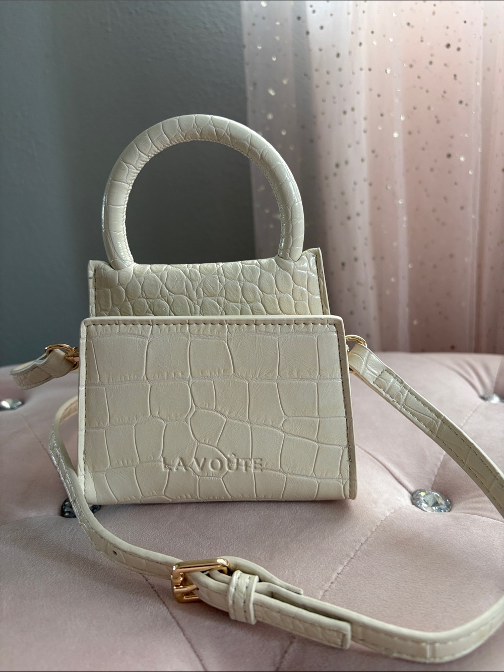 LA VOUTE Cream Croc-Embossed Mini Bag